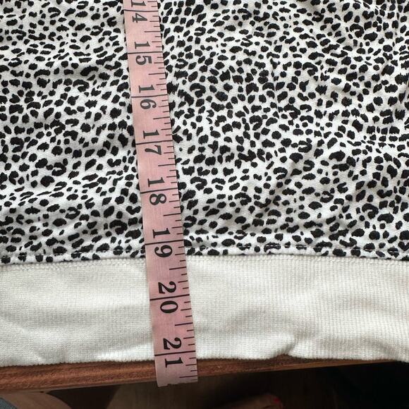 Z Supply White Black Leopard Pullover Sweatshirt Size Medium Cozy - Picture 6 of 9